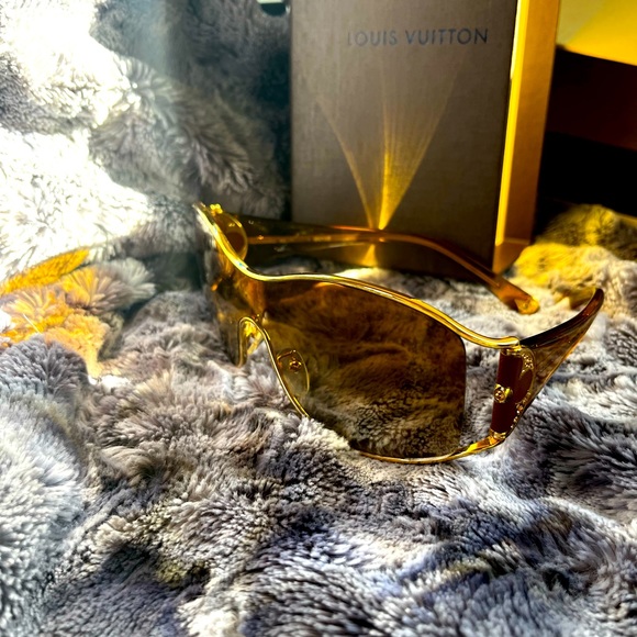 Louis Vuitton Accessories - Louis Vuitton RARE Never worn sunglasses